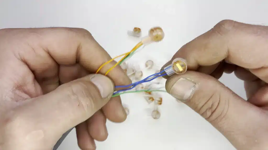 K1 Конектор – Свързване на кабели без белене на изолацията