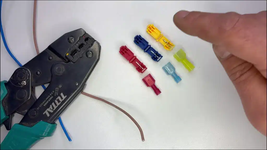 Т-клеми за кабели – Бърза връзка без рязане и запояване